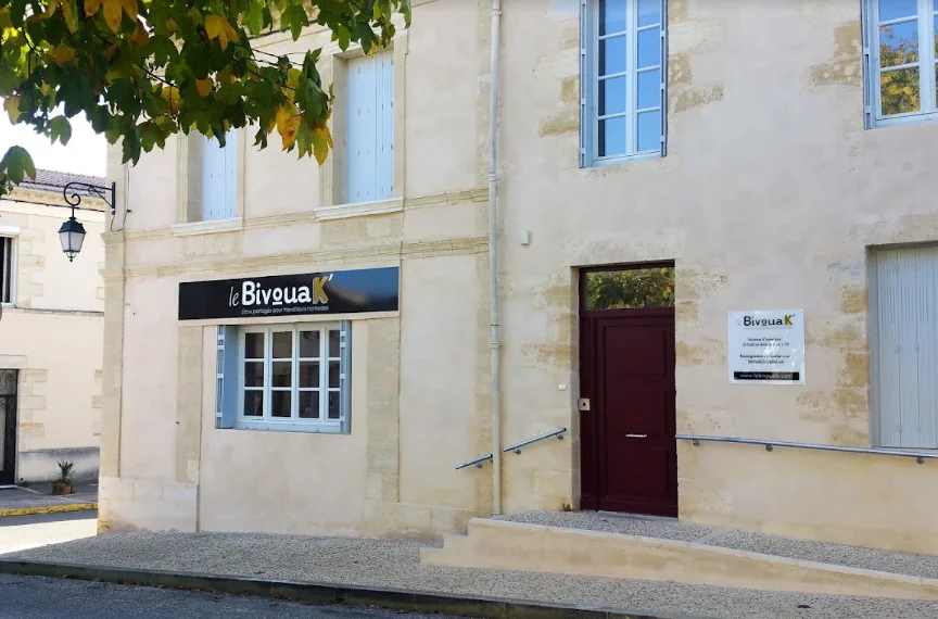 Bâtiment du Bivouak’ à Landiras en Gironde, lieu du cabinet HEURIPSY de Lauriane Naveilhan, thérapeute en relations affectives et conjugales