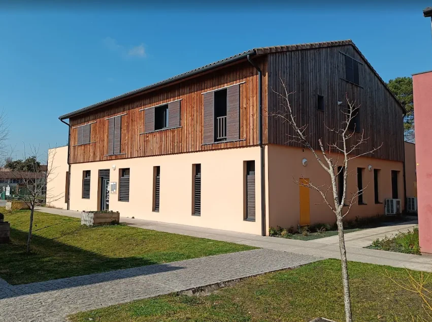 Bâtiment du cabinet HEURIPSY à Saint-Selve - Thérapie de couple et individuelle Bâtiment du cabinet HEURIPSY à Saint-Selve en Gironde, lieu de consultation en thérapie de couple et individuelle avec Lauriane Naveilhan